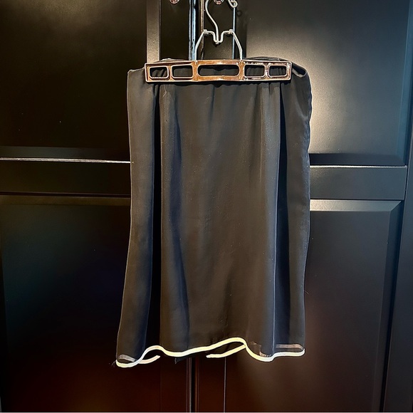 Gorgeous light & flowy unique black skirt with ivory trim - Picture 3 of 4